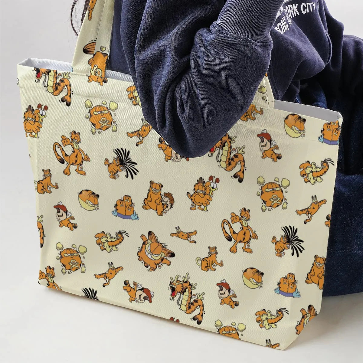 Large Tote Bag - H9T5P7ZQ
